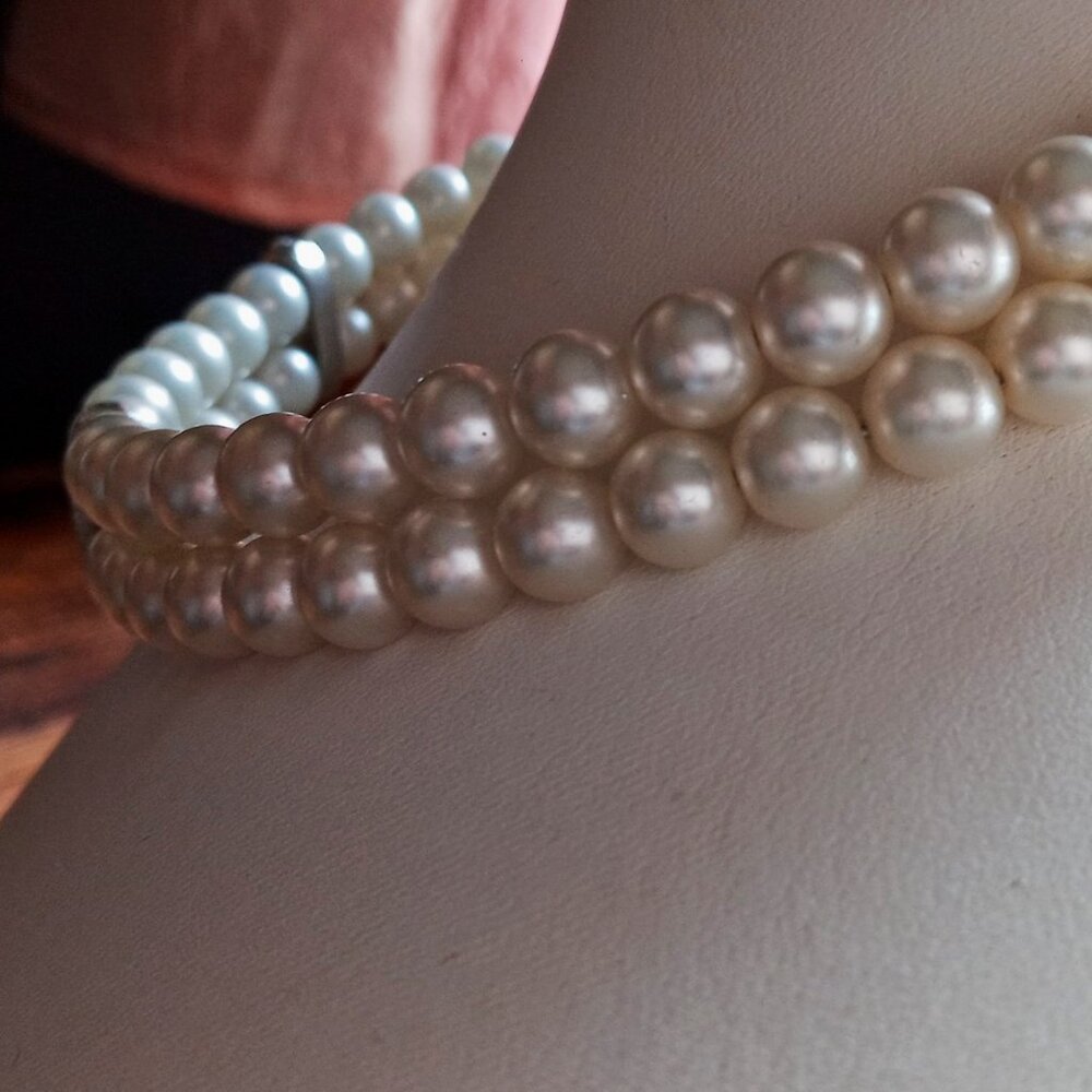 Beautiful & Elegant Double-strand Faux Pearl Necklace w/Rhinestone Spacers NWOT - Picture 4 of 11